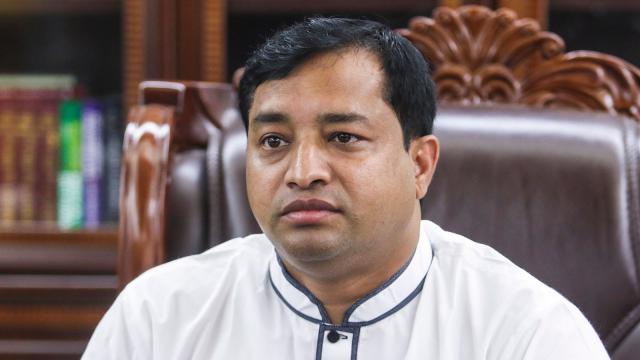 ‘নির্বাচনের আগেই কাঁদতে চাই, যেন নির্বাচনের পরে সবাই হাসিমুখে থাকতে পারি।’ – জাহাঙ্গীর