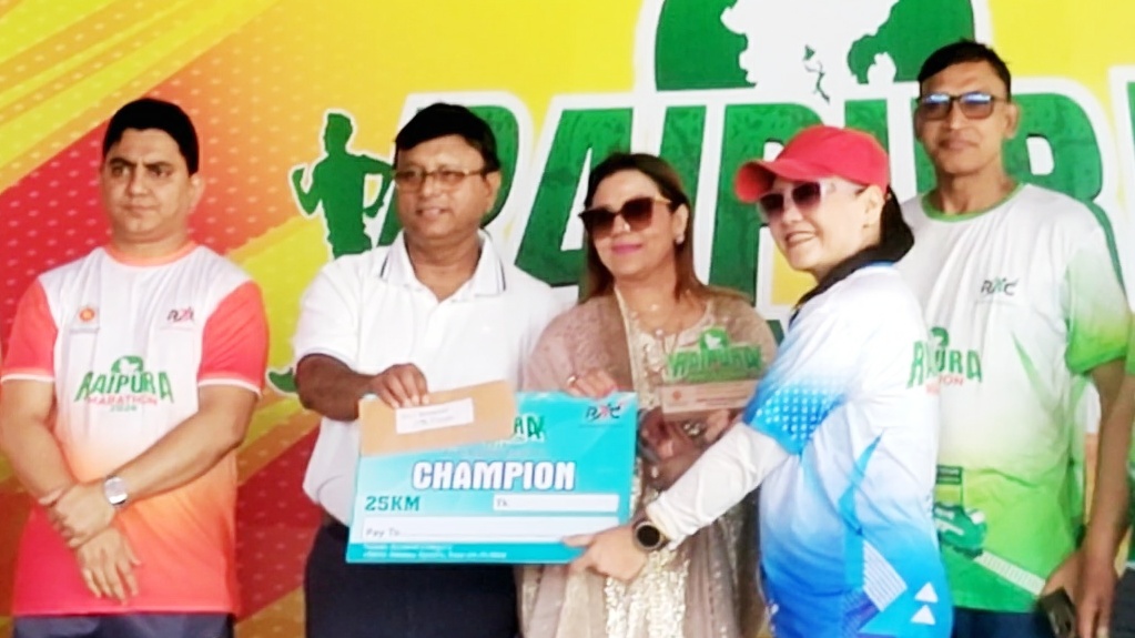 রায়পুরায় ম্যারাথনের উৎসব, দৌড়ালেন দেশি-বিদেশি প্রায় এক হাজার প্রতিযোগী